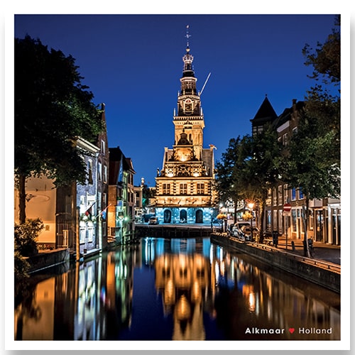 Postkaarten Alkmaar, Waag gebouw in sfeervol avondlicht