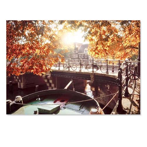 Kaarten Amsterdam  gracht in de herfst.