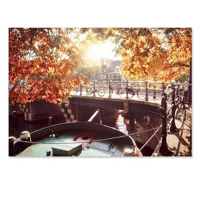 Kaarten Amsterdam  gracht in de herfst.