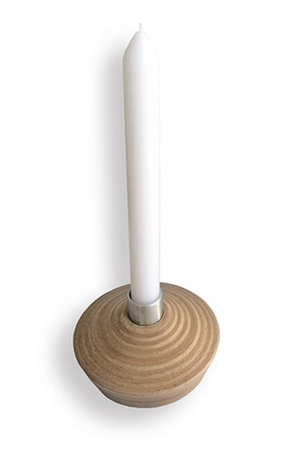 Kandelaar van hout voor dinerkaars