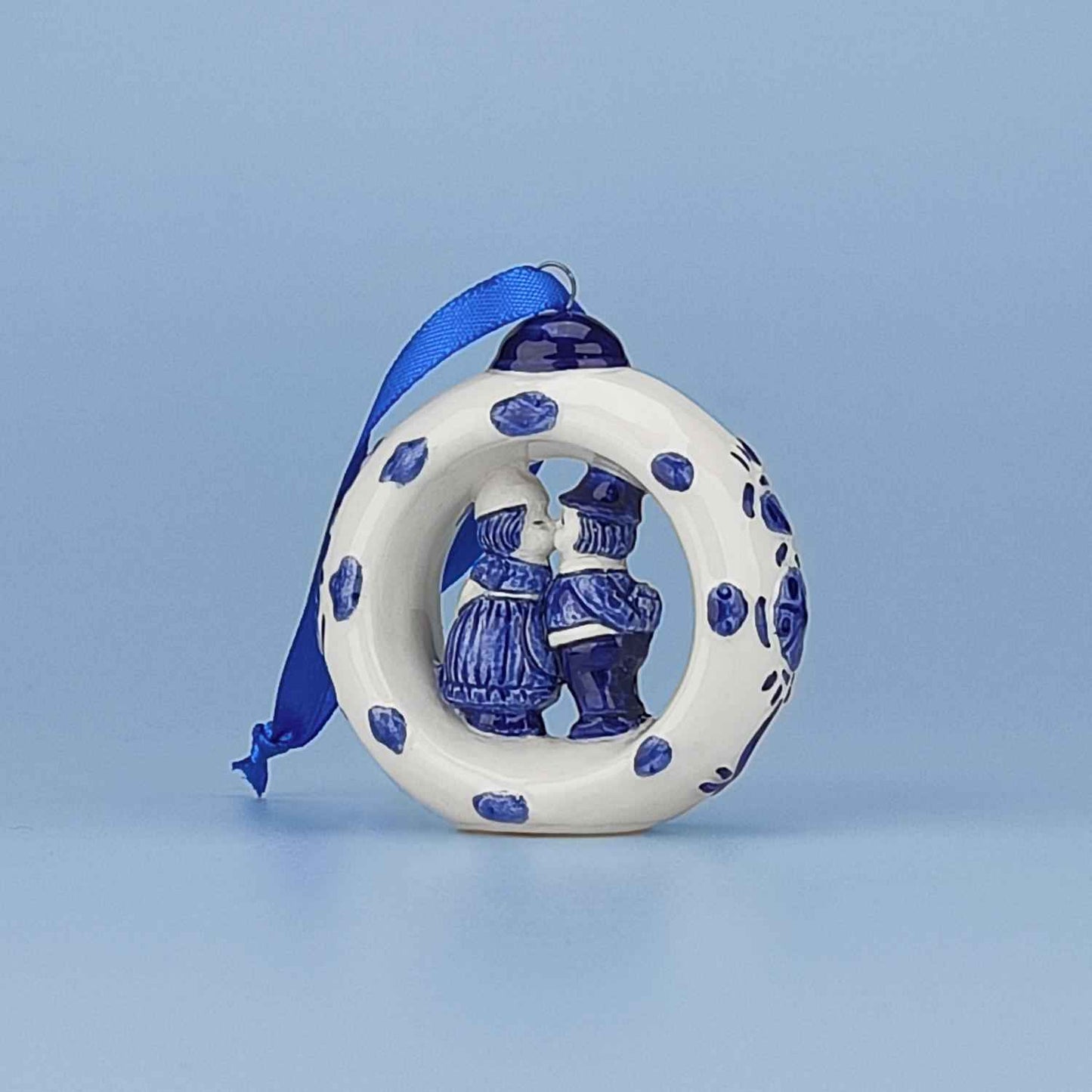 Kerstbal Delfts blauw Kussend paar