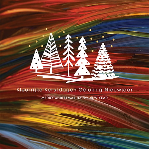 Kerstkaart kunst geschilderlandschap met kerstomen en gouden balletjes