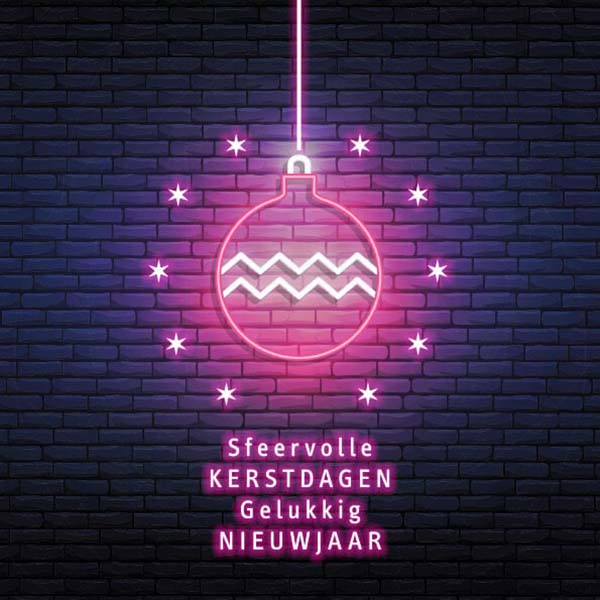 Kerstkaart met kerstwens en kerstbal van neonlicht