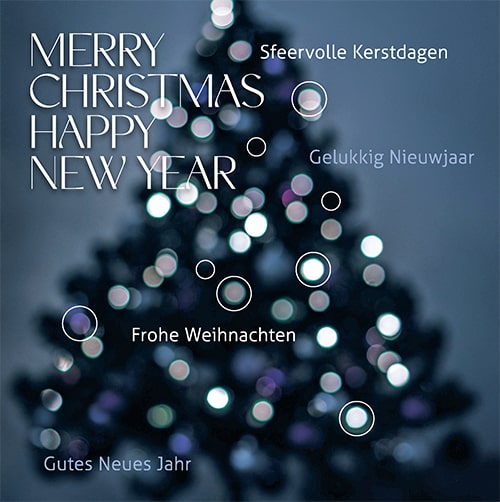 kerstkaart sfeervolle kerstboom met schitterende lichtjes