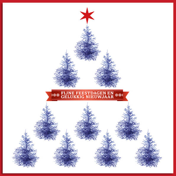 Kerstkaart in rood, wit en blauw, met tekening van kerstboompjes.