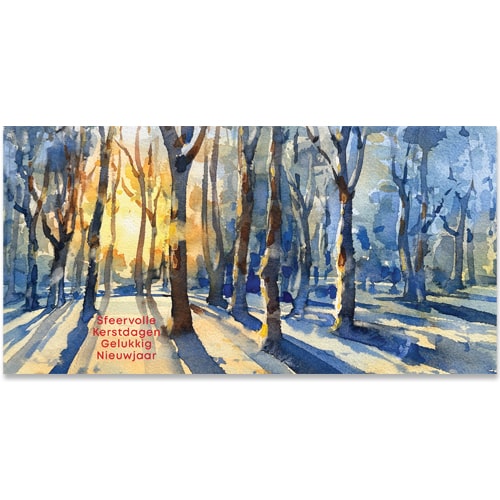 Kerstkaart kunst bos met stralende zon tussen de bomen in de winter