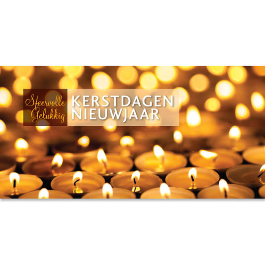 Kerstkaart met sfeervol kaarslicht.