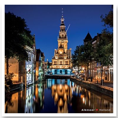Postkaarten Alkmaar, Waag gebouw in sfeervol avondlicht