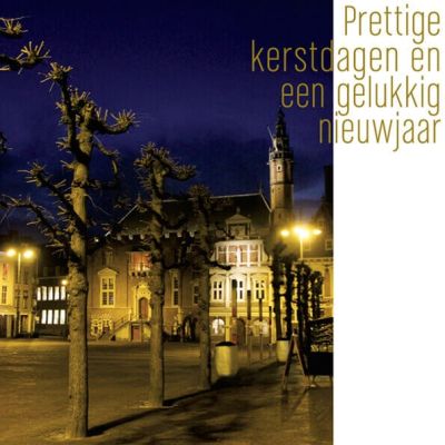 kerstkaart Haarlem, foto van sfeervol verlicht Stadhuis